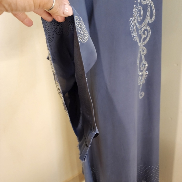 Elegant Blue Kaftan with Silver Embroidery Fits LARGE - Picture 11 of 12